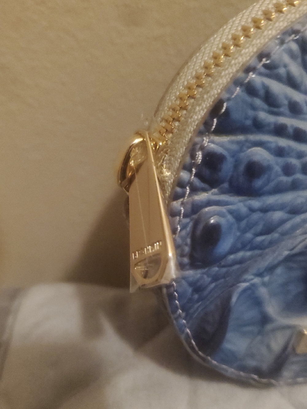 Brahmin Leather Circle Clip On Coin Purse. - Picture 4 of 7